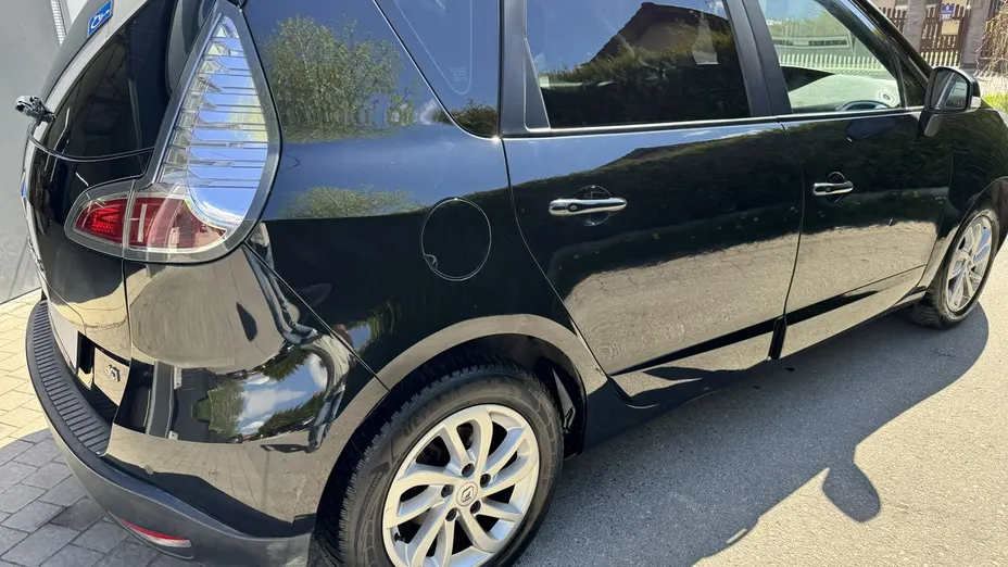 RENAULT Scenic -