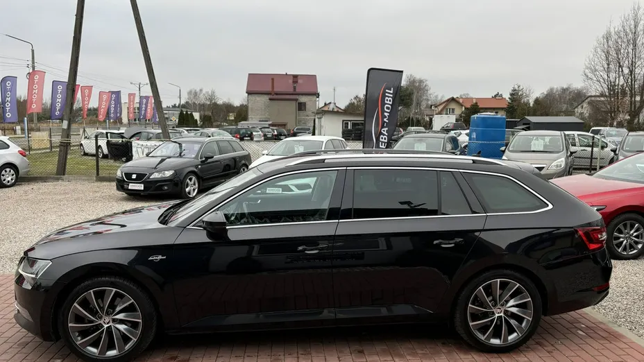 SKODA Superb -