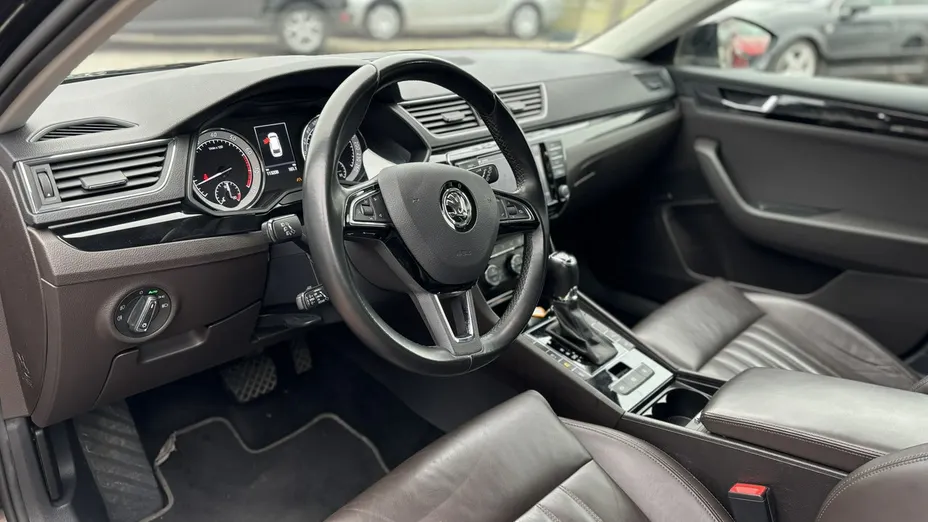 SKODA Superb -