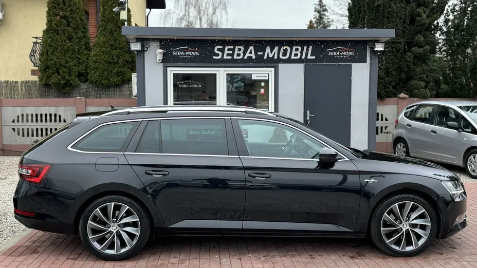 SKODA Superb -