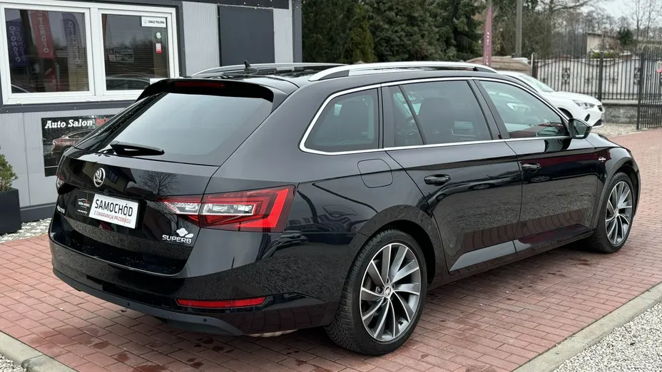 SKODA Superb -