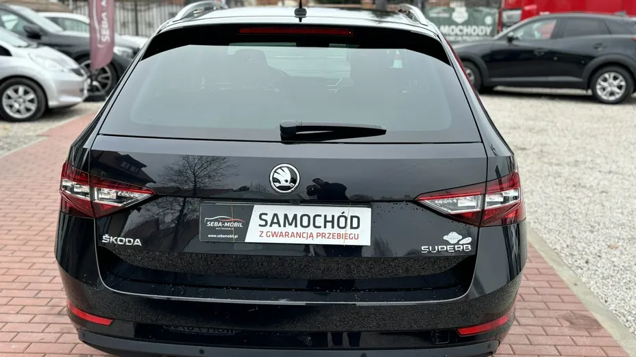 SKODA Superb -