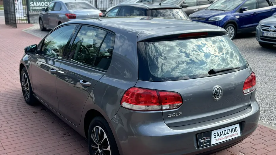 VOLKSWAGEN Golf -