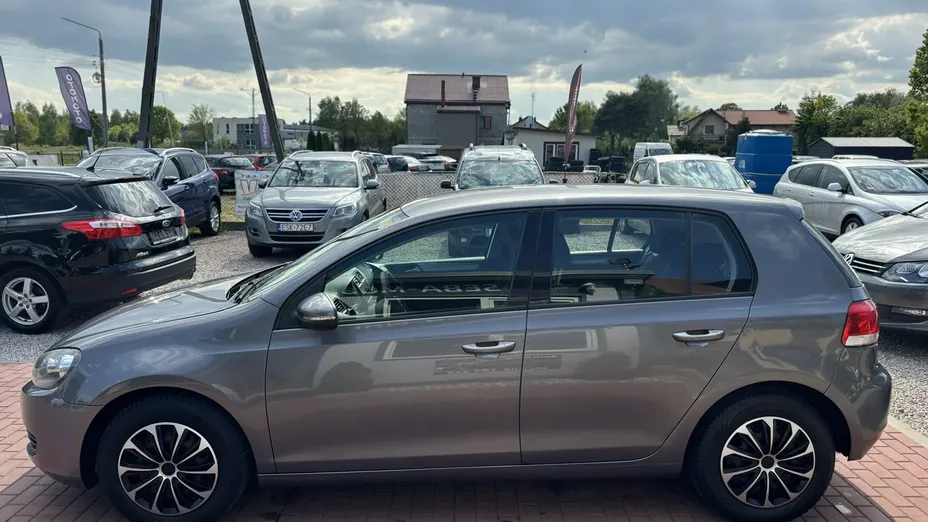 VOLKSWAGEN Golf -