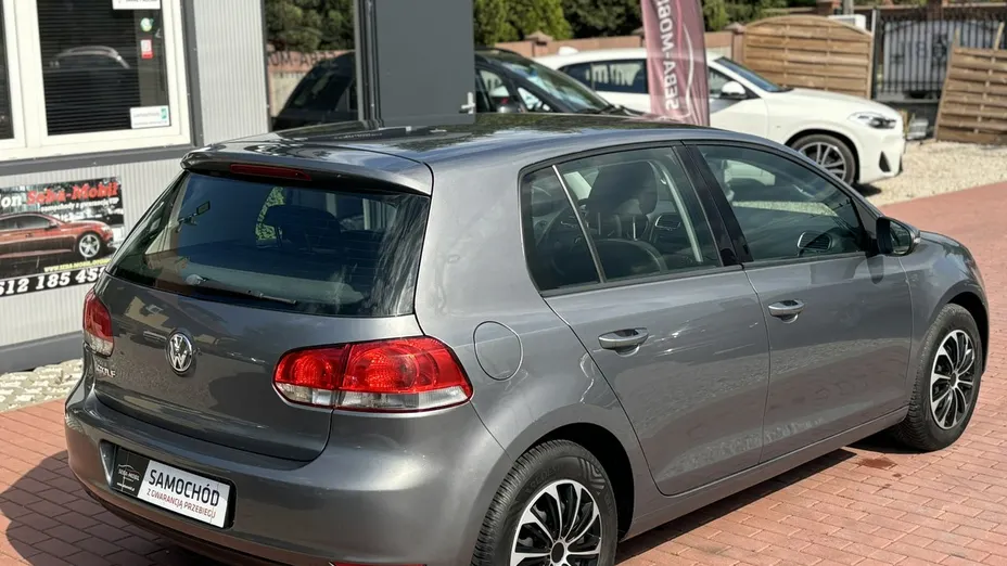 VOLKSWAGEN Golf -