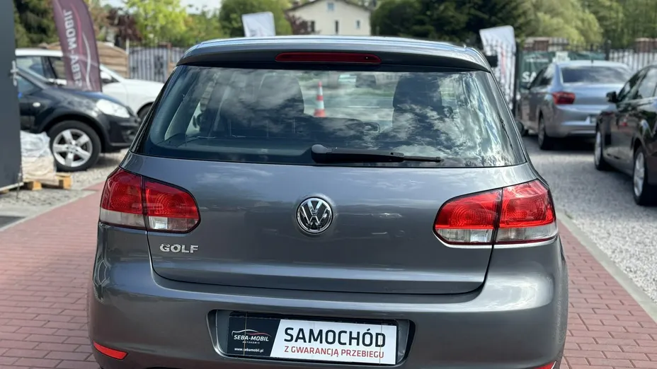 VOLKSWAGEN Golf -
