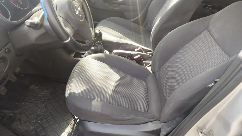 OPEL Corsa -