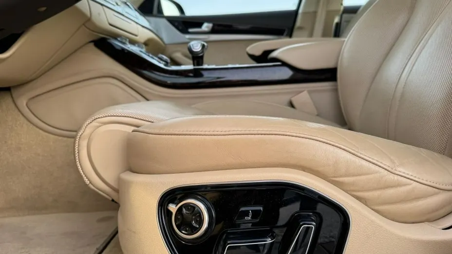 AUDI A8 -