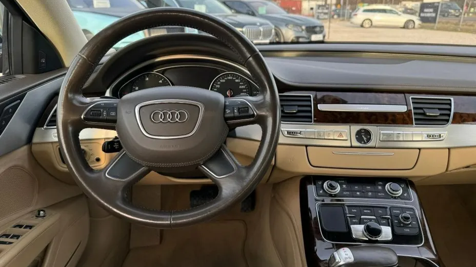 AUDI A8 -
