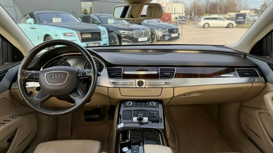 AUDI A8 -