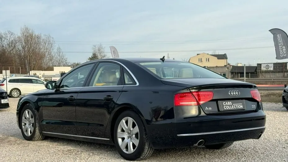 AUDI A8 -