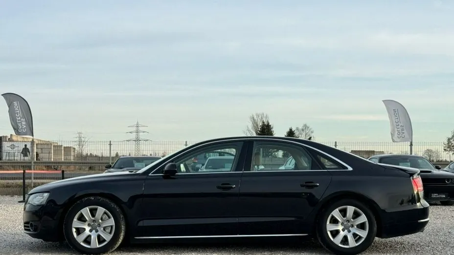 AUDI A8 -