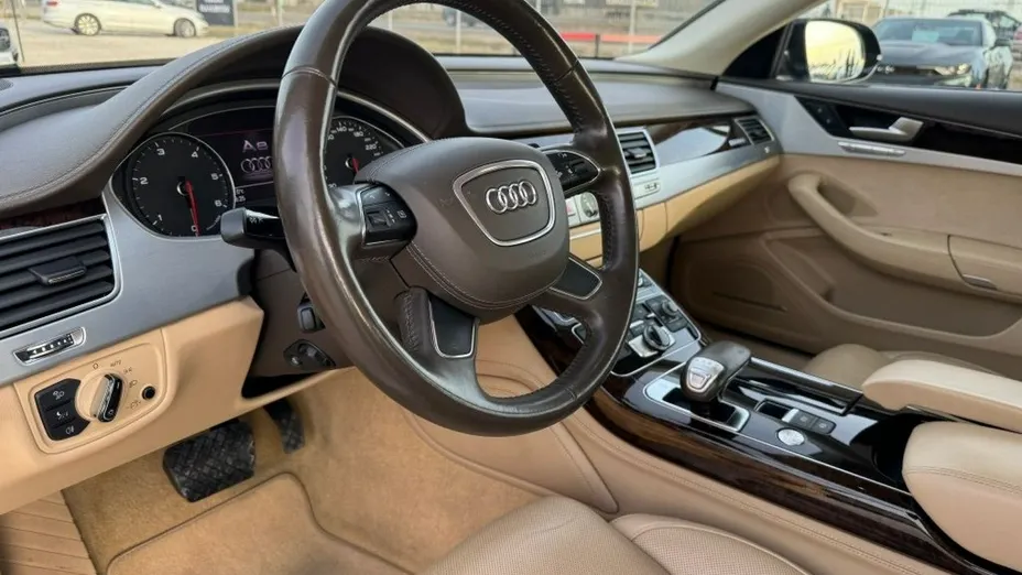 AUDI A8 -