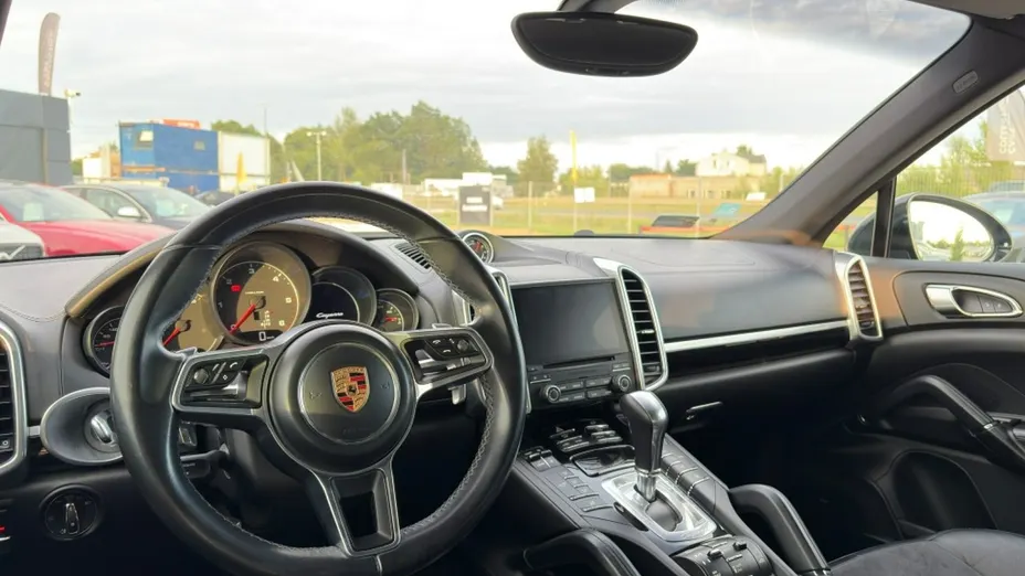 PORSCHE Cayenne -