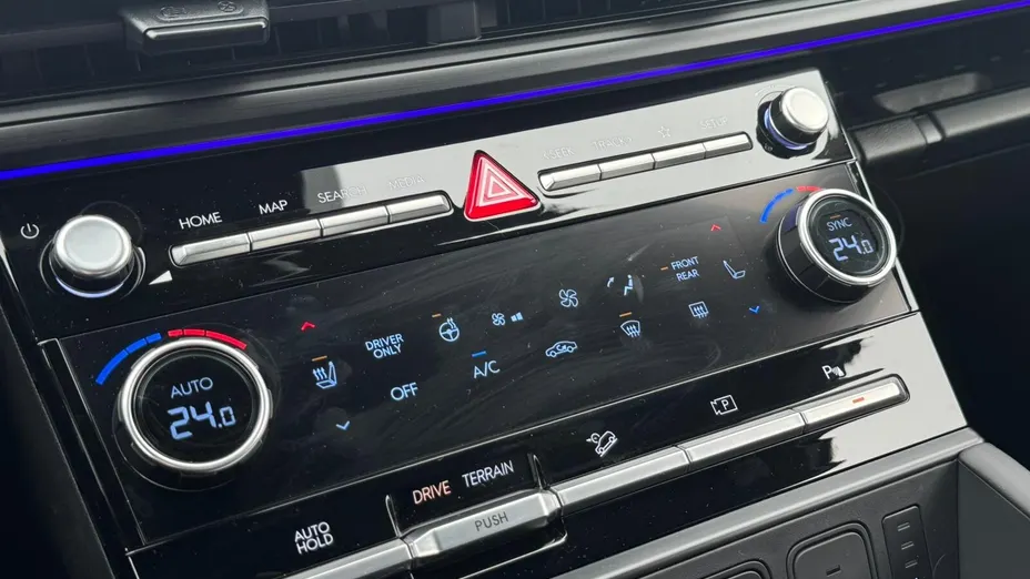 HYUNDAI Santa Fe Santa Fe 1.6 T-GDI HEV Calligraphy 4WD aut 6os.