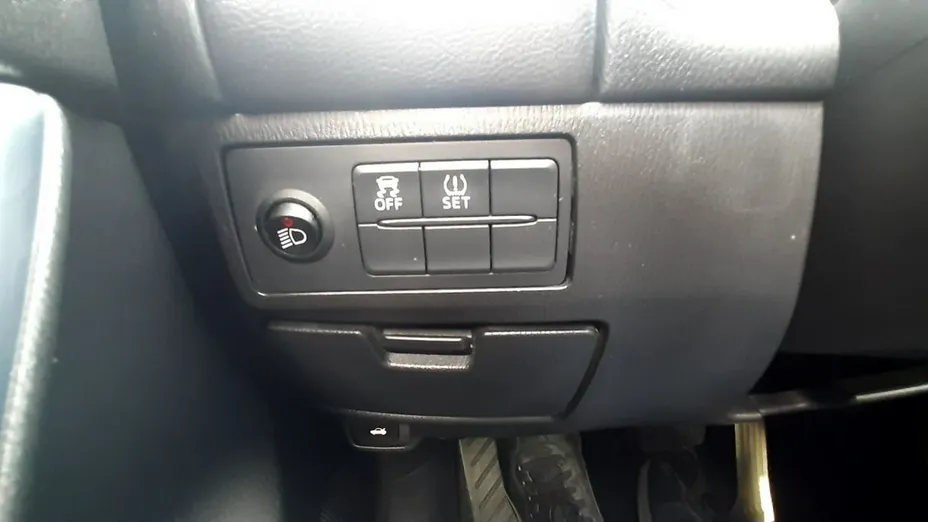 MAZDA 6 -