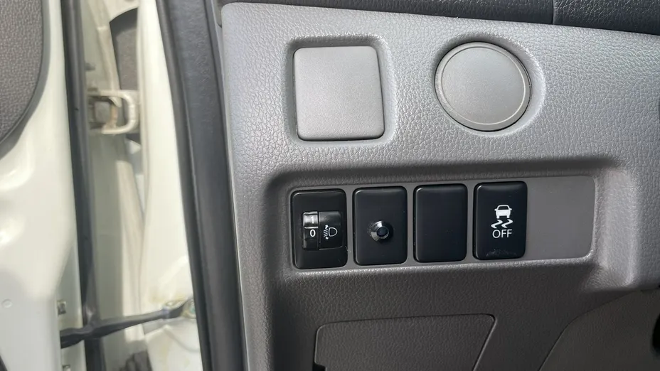 MITSUBISHI L 200 -