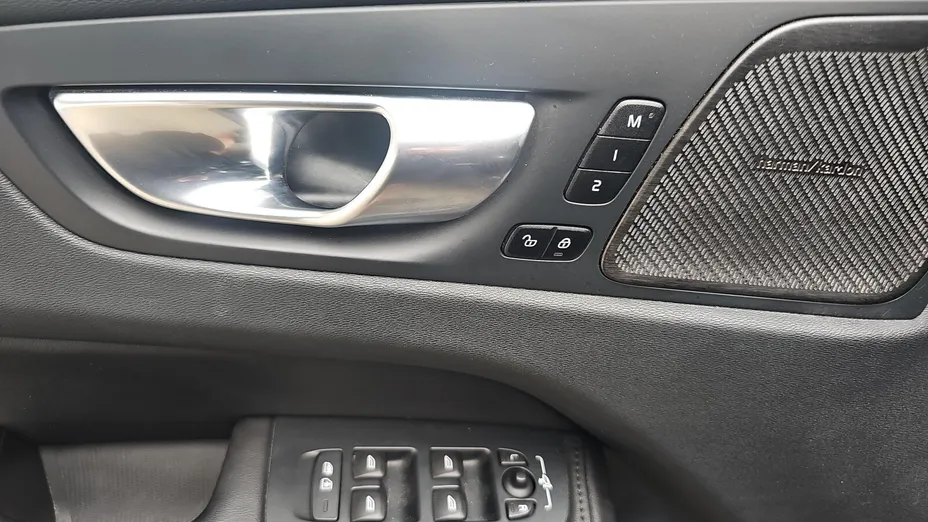 VOLVO XC60 XC60 T8 Plug-In Hybrid AWD Ultimate Dark aut