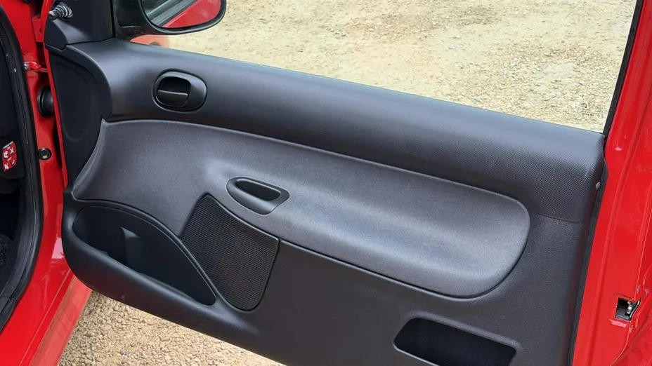 PEUGEOT 206+ -