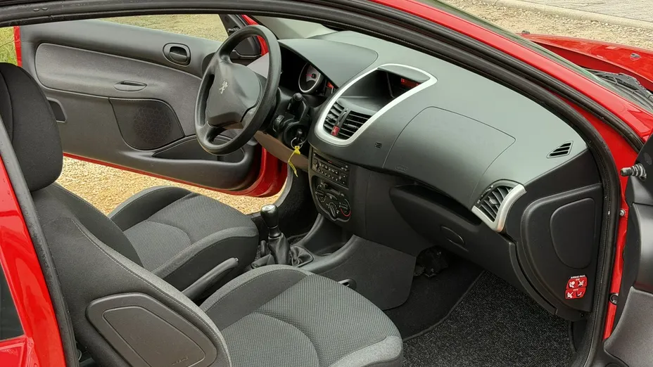 PEUGEOT 206+ -