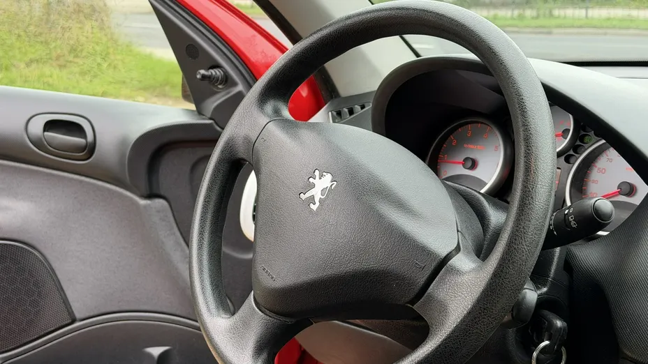 PEUGEOT 206+ -