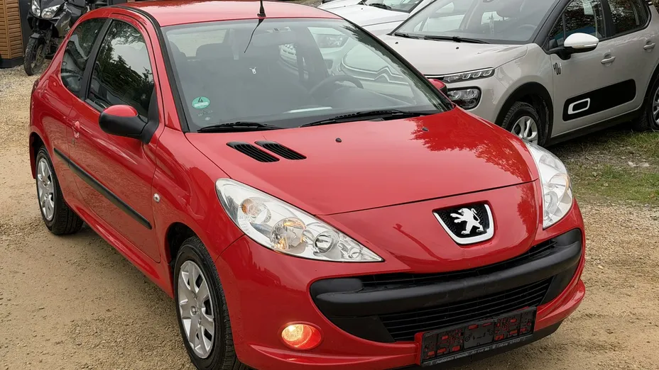 PEUGEOT 206+ -