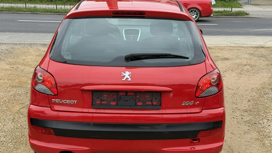 PEUGEOT 206+ -