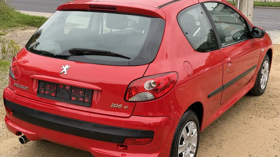 PEUGEOT 206+ -