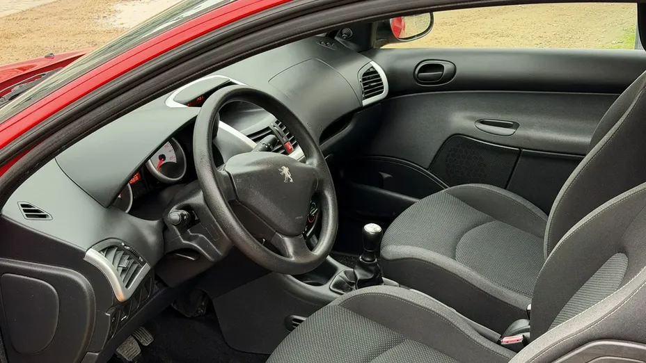 PEUGEOT 206+ -
