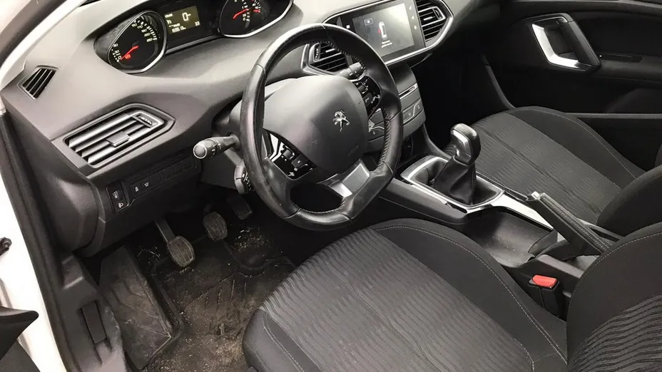 PEUGEOT 308 -