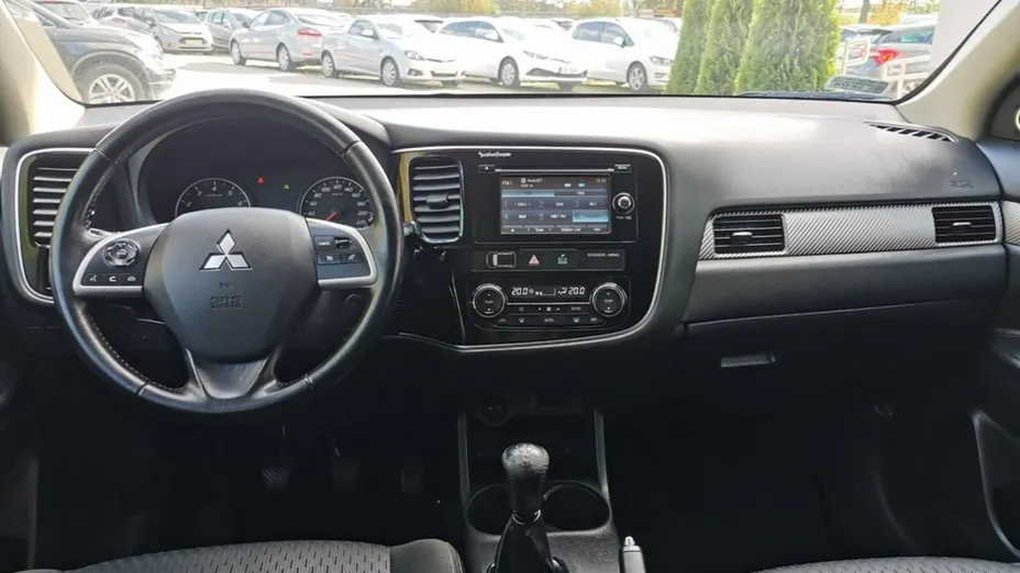 MITSUBISHI Outlander -