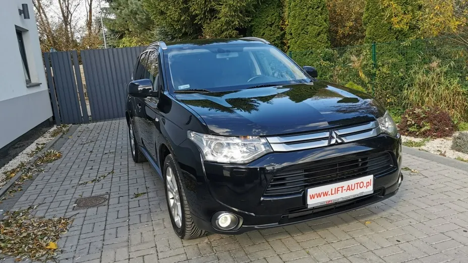 MITSUBISHI Outlander -