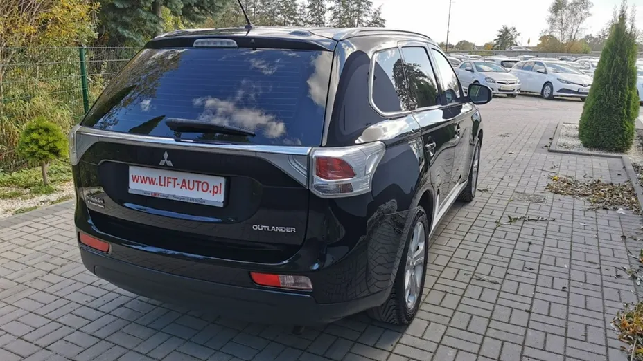 MITSUBISHI Outlander -