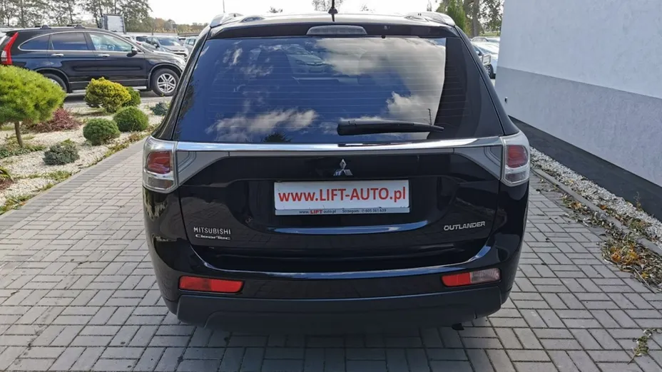 MITSUBISHI Outlander -