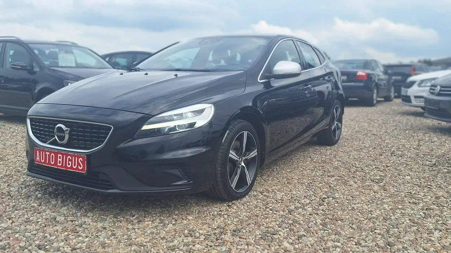 VOLVO V40 -