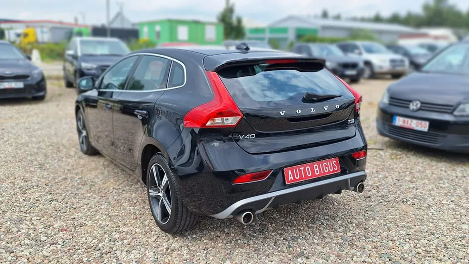 VOLVO V40 -