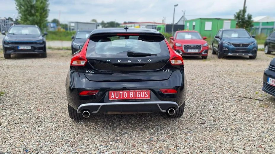 VOLVO V40 -