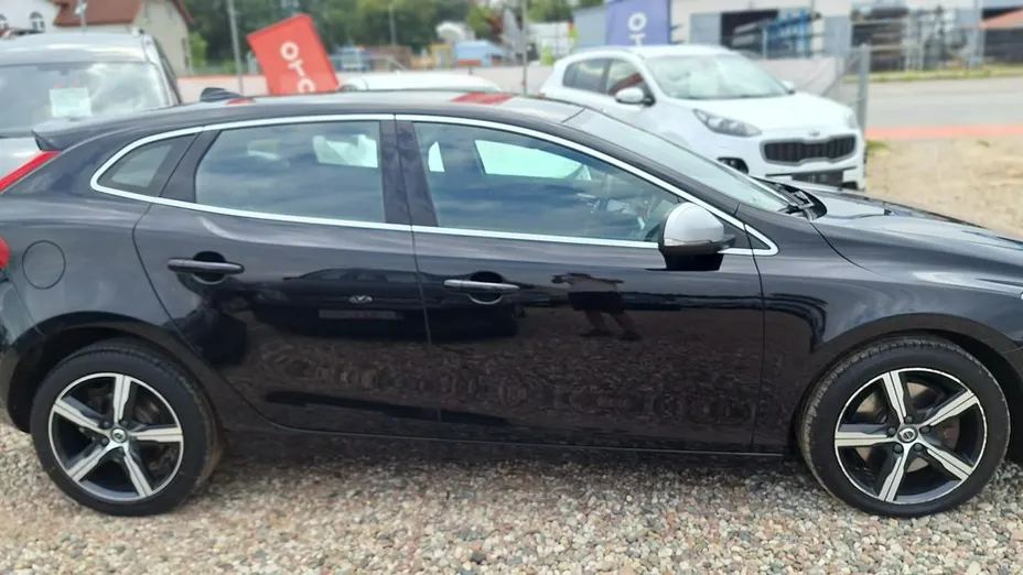 VOLVO V40 -