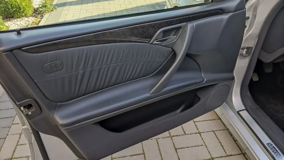 MERCEDES-BENZ E Klasa -