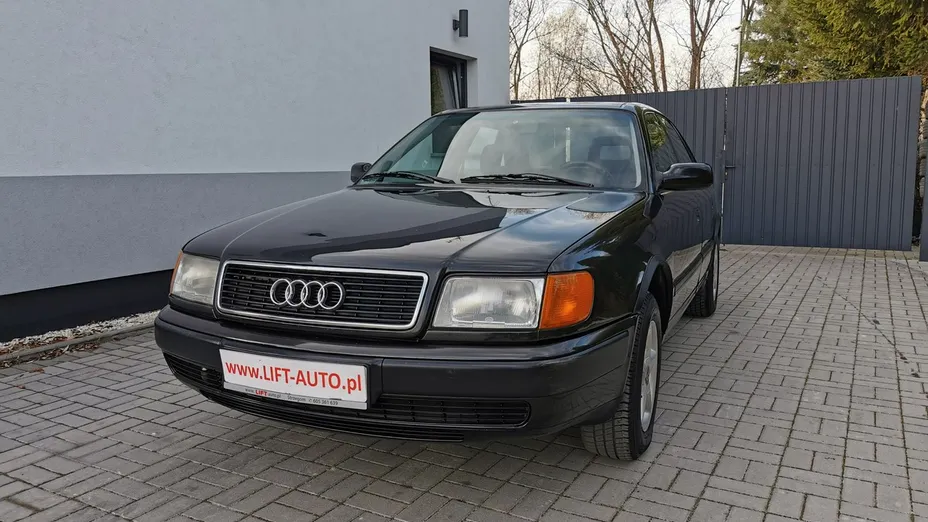 AUDI 100 -