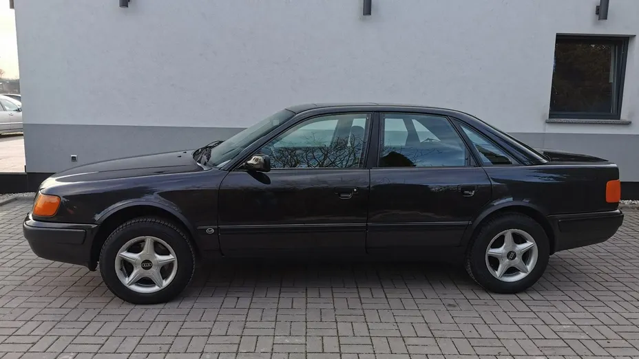 AUDI 100 -