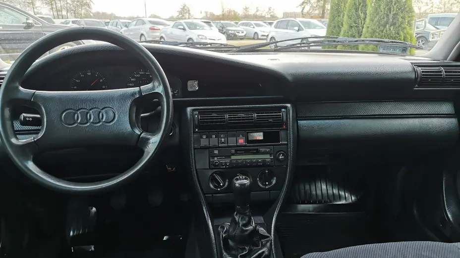 AUDI 100 -
