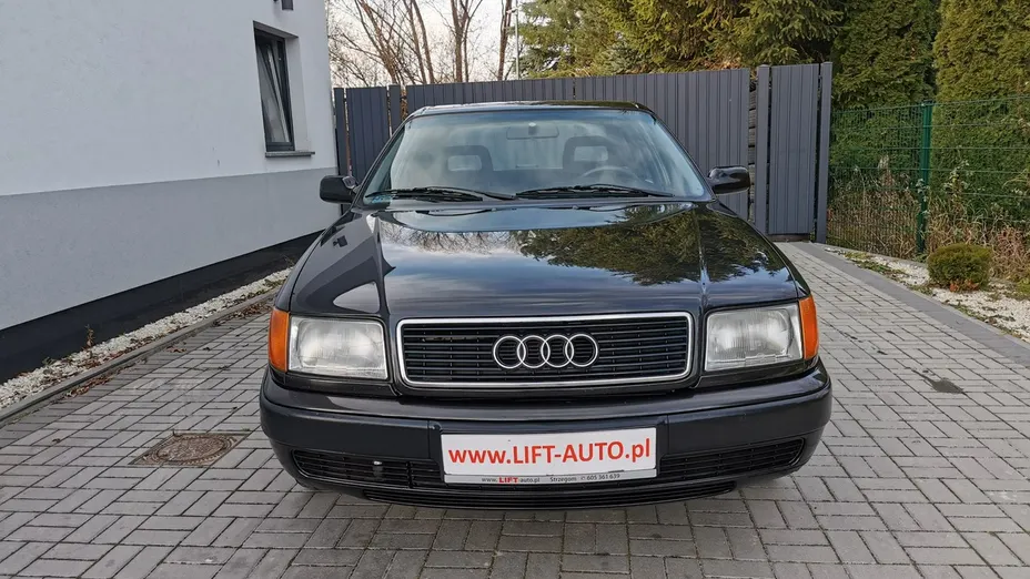 AUDI 100 -