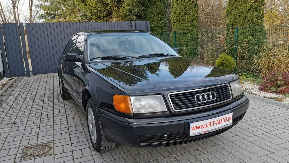 AUDI 100 -