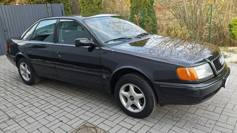 AUDI 100 -