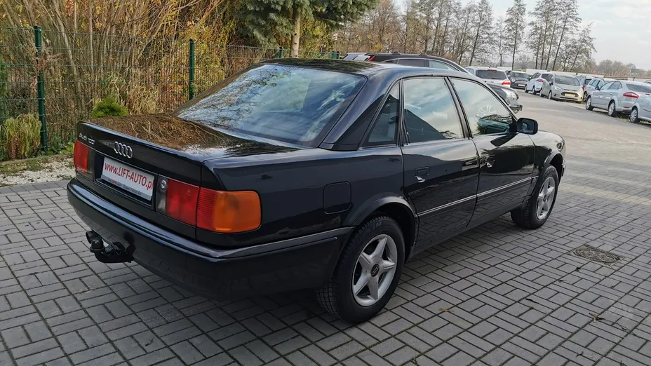 AUDI 100 -