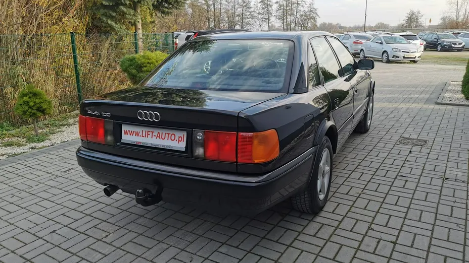 AUDI 100 -