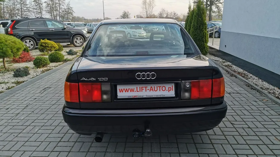 AUDI 100 -