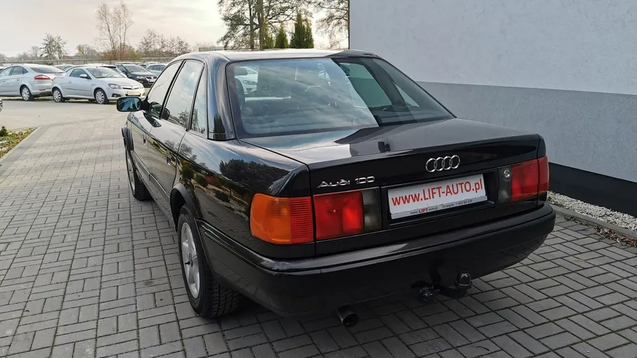 AUDI 100 -