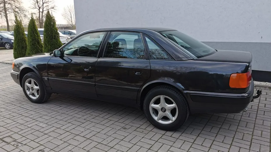 AUDI 100 -